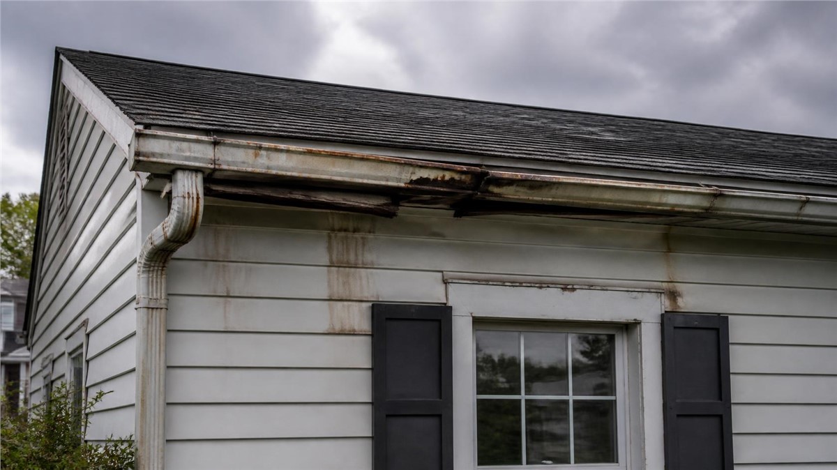 Gutter and Roof Edge Problems in Delafield, WI: Why They Happen