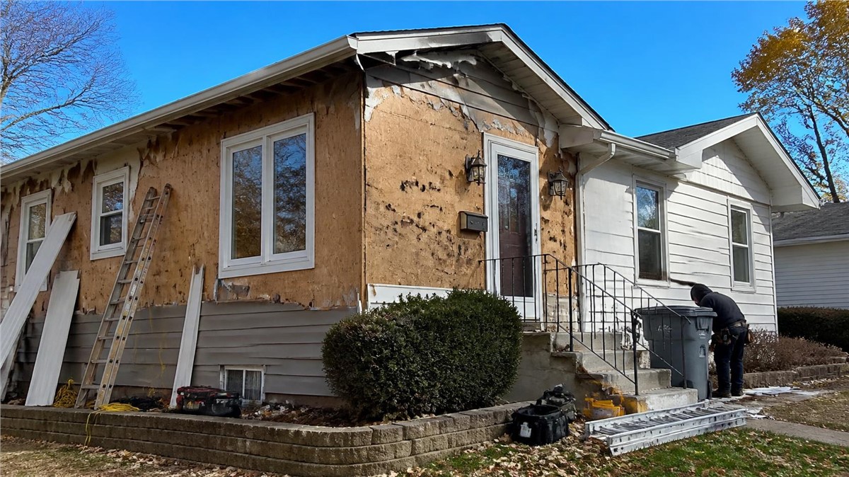 Siding Replacement Before Winter in Monroe, IL: Why Timing Matters