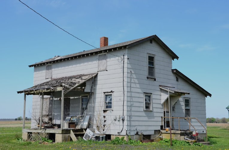 The Most Common Siding Problems in Midwest Homes