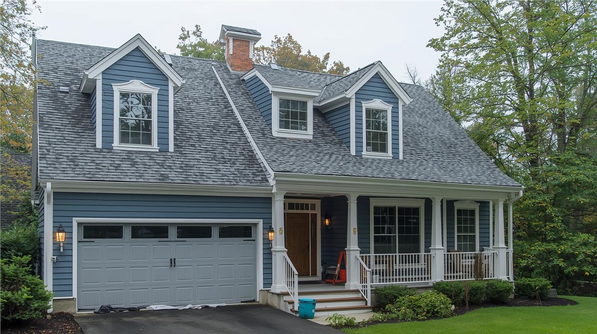 Rockford & Janesville Roofing FAQ: What Changes When You Hire a Roofer Across State Lines?