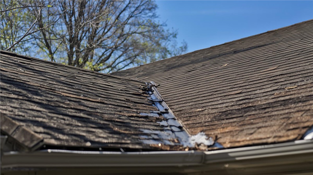 How Long Does a Roof Last in Rockford, IL? Material Lifespan Guide