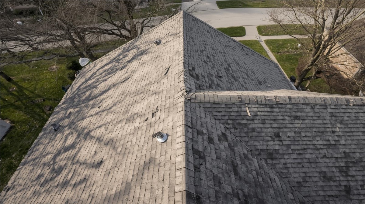 Roof Repair and Replacement in Pontiac, IL: What to Do After Storm Damage