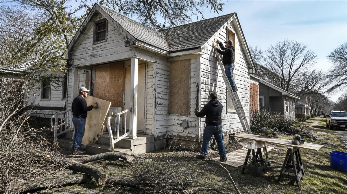 Fall Storm Damage Repair in Poplar Grove, IL: Preparing Before Winter