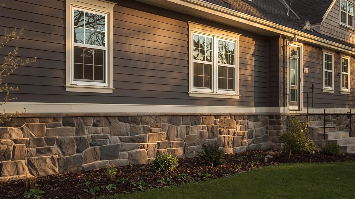 Choosing Siding Colors and Materials in Winnebago, IL: Practical Tips