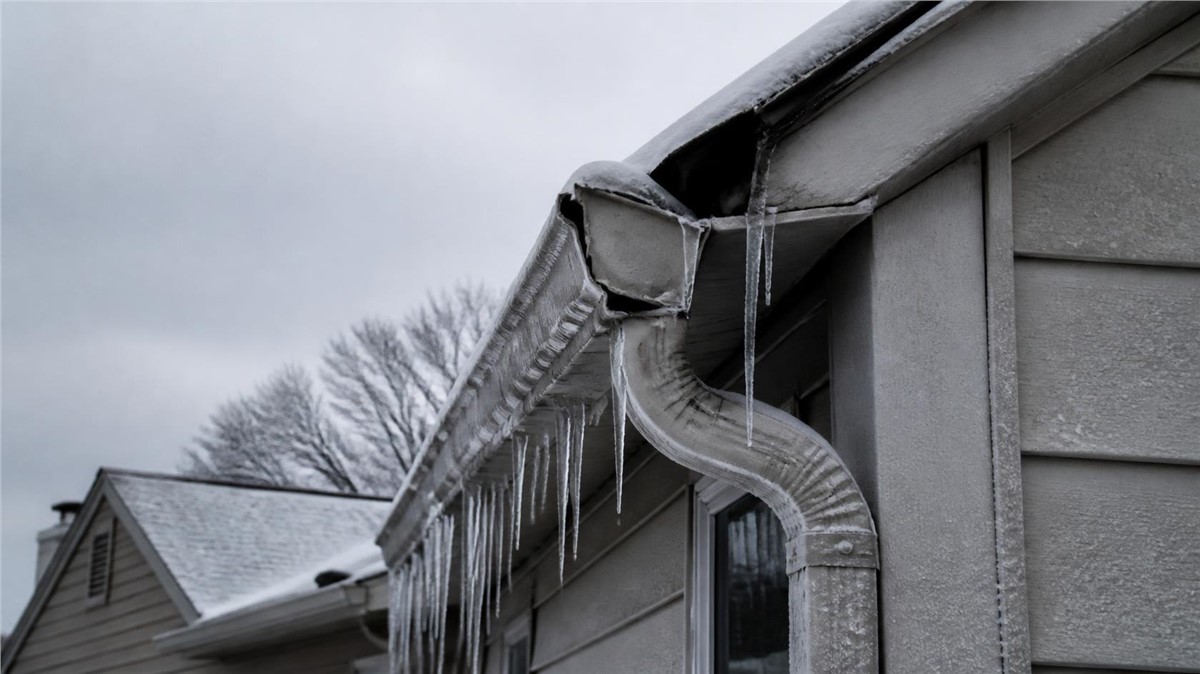 Ice-Damaged Gutters in Darien, IL: Signs and Repair Options