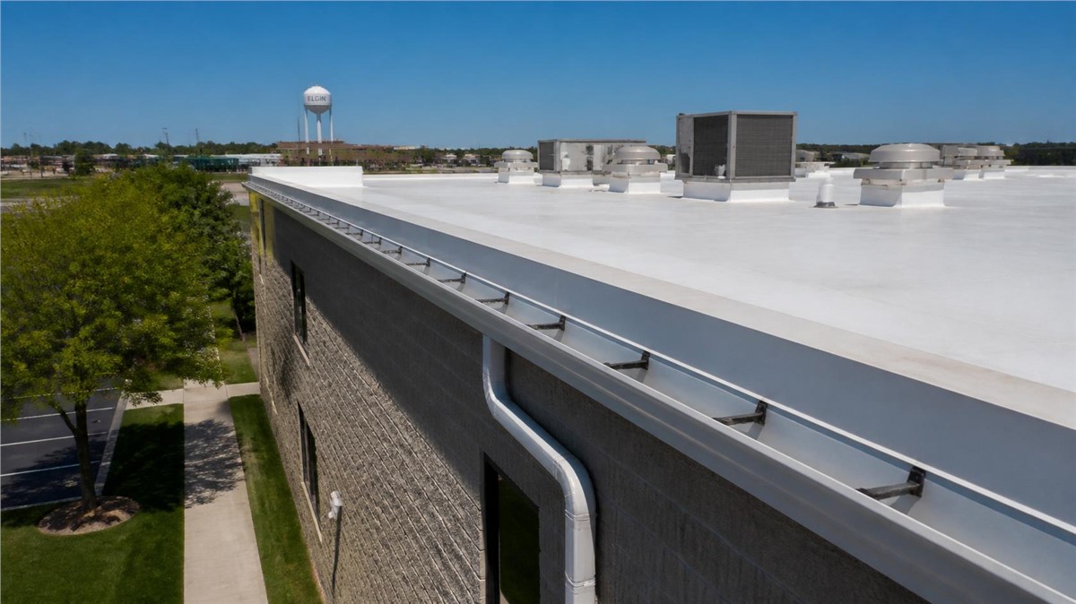 Commercial Roof Drainage in Elgin, IL: Why Gutters & Downspouts Matter