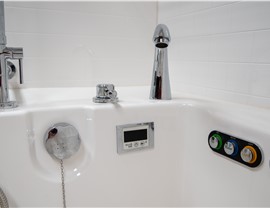 Bathrooms - Walk-in Tub | Boca Photo 68