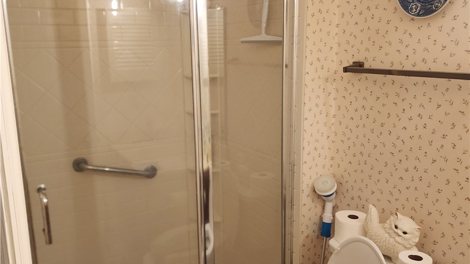 Bathrooms Project in Crossville, Tennessee by Innovative Home Services