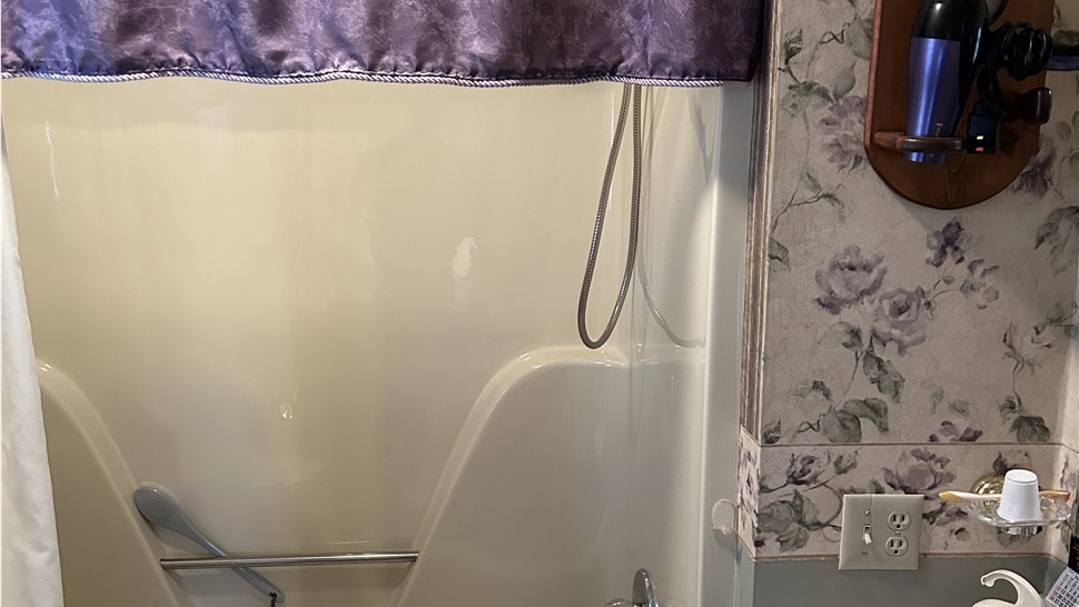 Bathrooms Project in Jacksboro, TN by Innovative Home Services