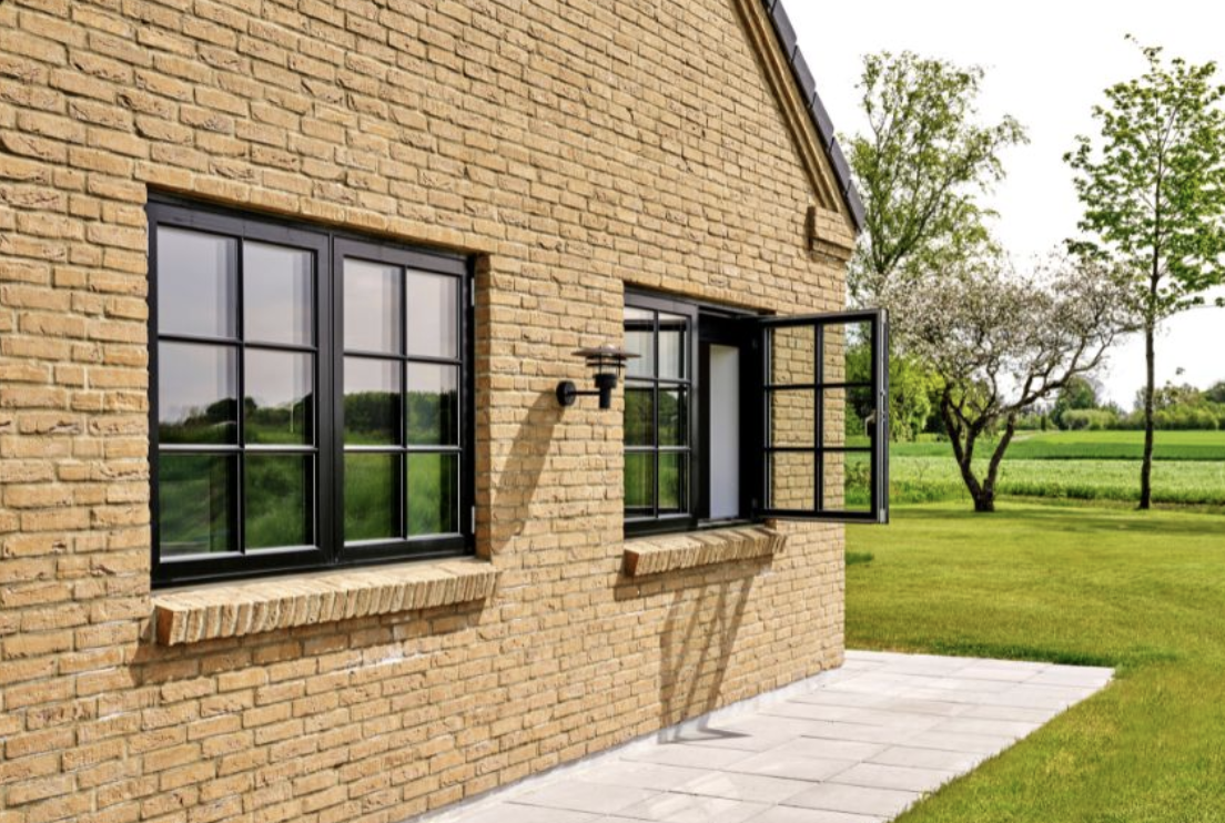 Vinyl, Fiberglass, or Composite Windows: How Each Handles 105-Degree Heat in Texas