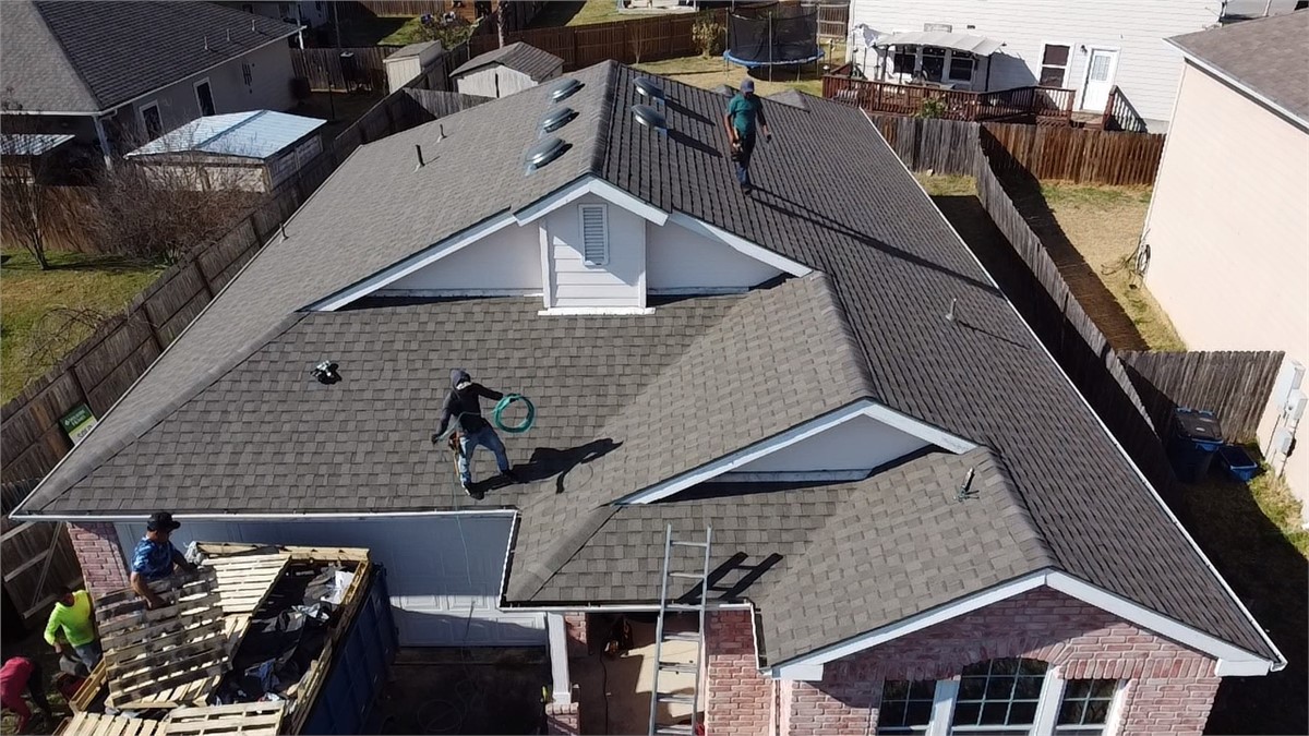 Metal vs. Asphalt Roofing: What’s Best for Central Texas Homes?