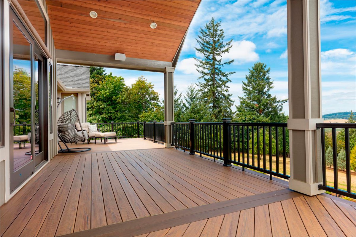 Decking Trends in Austin: What’s Hot Right Now