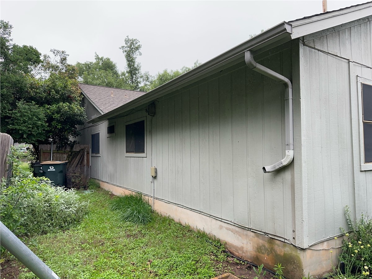 James Hardie vs. Traditional Wood Siding: Which Holds Up Better in Texas Storms?