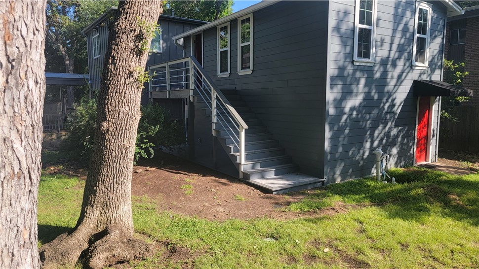 New outdoor deck staircase and structure built with Trex materials in Bridle Path TX.