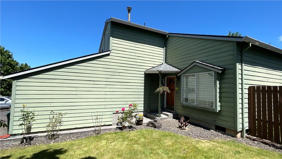 Gutters, Painting, Siding, Windows Project in Troutdale, Oregon by KVN Construction