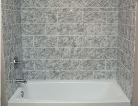 Shower Surrounds Photo 4