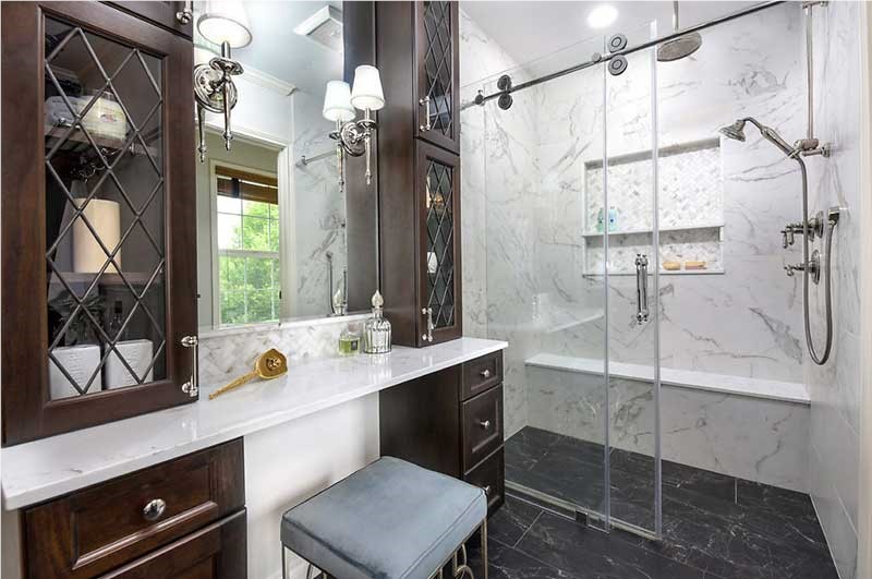 The Benefits of Shower Enclosures for a Sleek Look