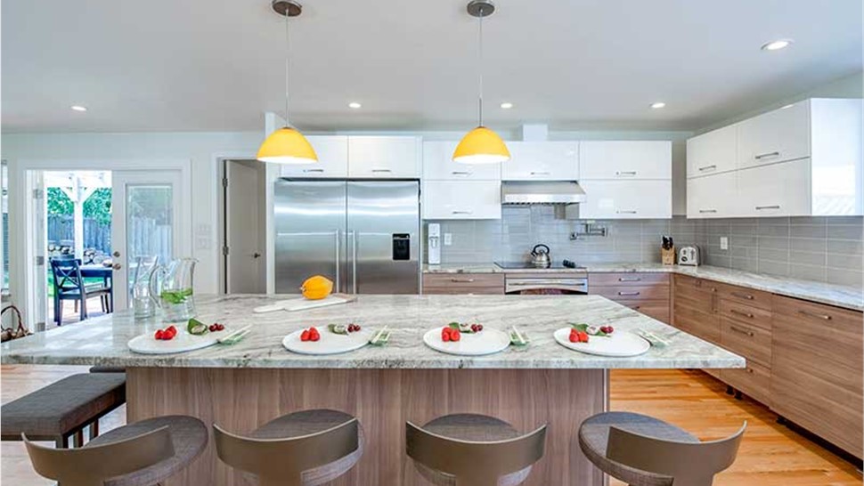 Kitchen Islands Photo 1