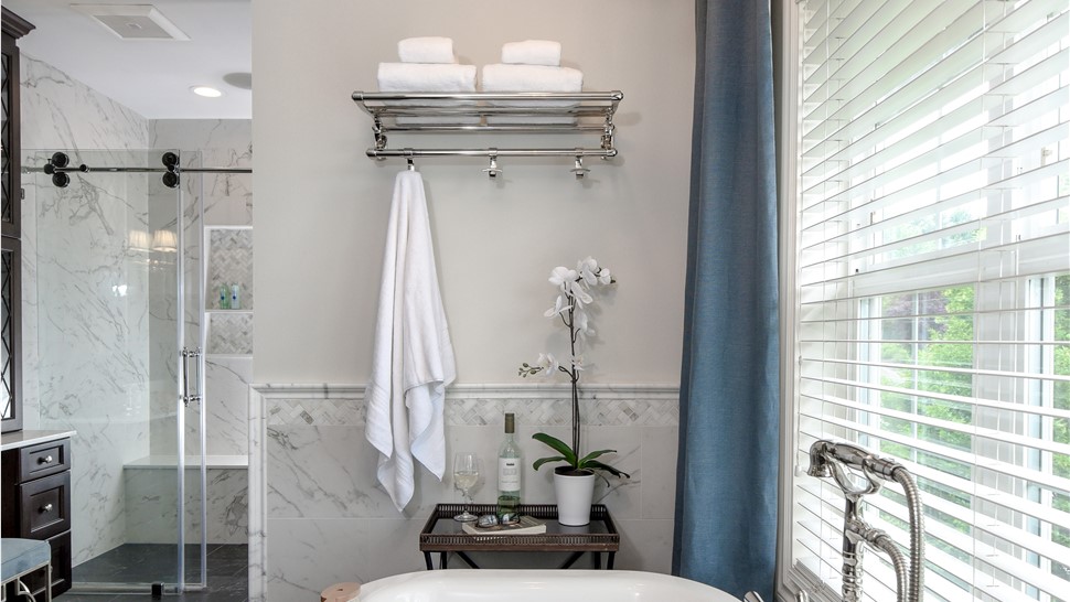 Bathroom Accessories Photo 1