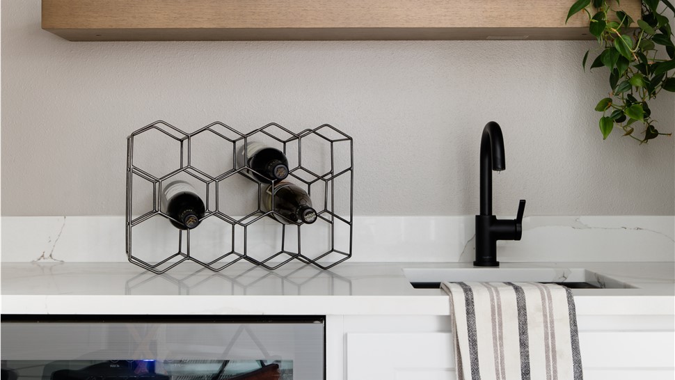 Kitchen Bar Area Photo 1