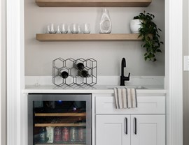 Kitchen Bar Area Photo 4