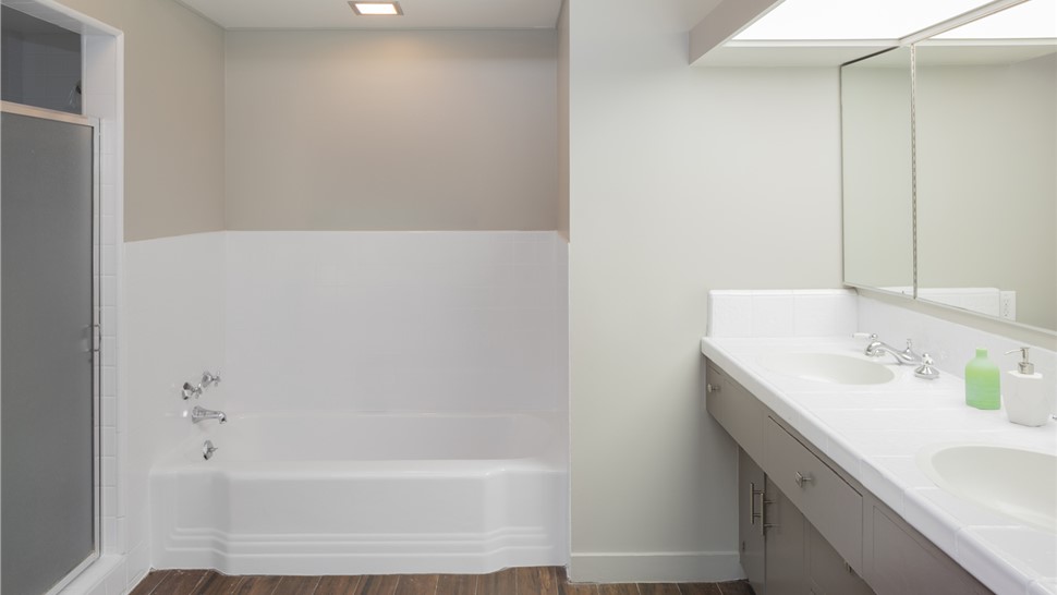 Bath Wall Surrounds 1