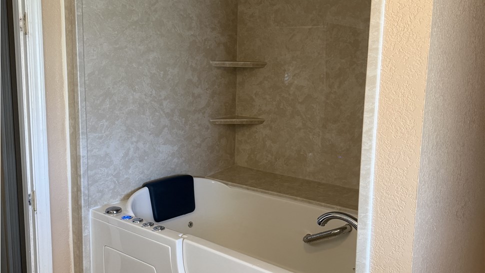 Walk-in Tub Project in Iowa Park, Texas by Luxury Bath of Texoma