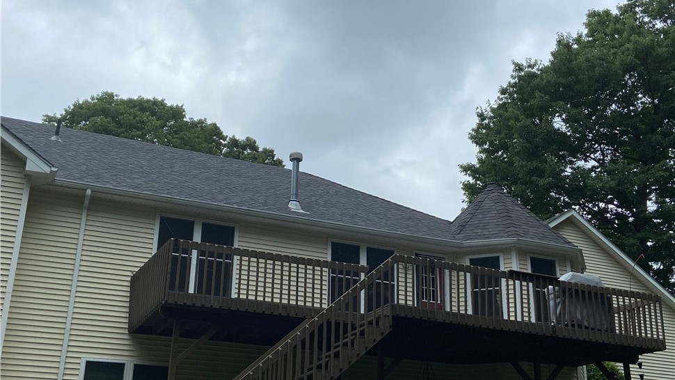 Millstream Construction new asphalt roof on Manchester CT home after replacement