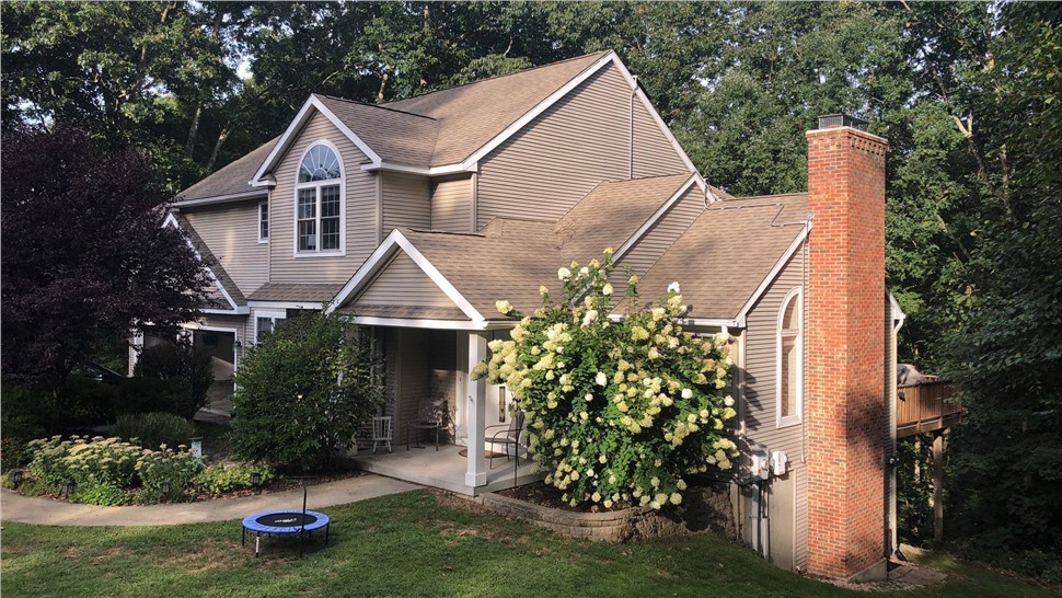 New architectural roof installed by Millstream Construction East Hampton CT home after replacement