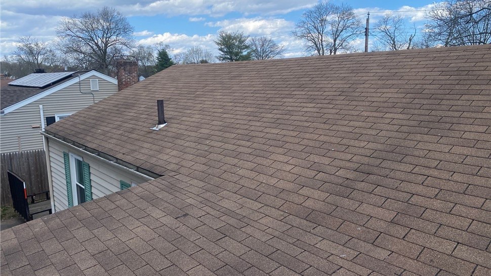 New architectural shingle roof installed by Millstream Construction on a home in West Hartford, CT.