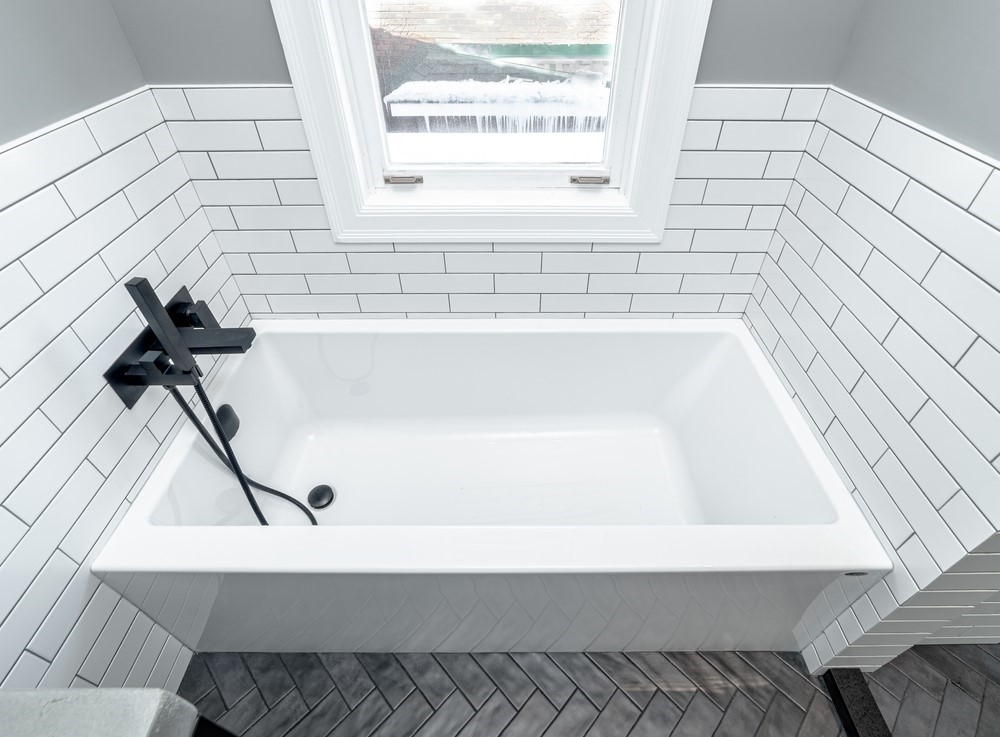 5 Signs It’s Time to Replace Your Bathtub