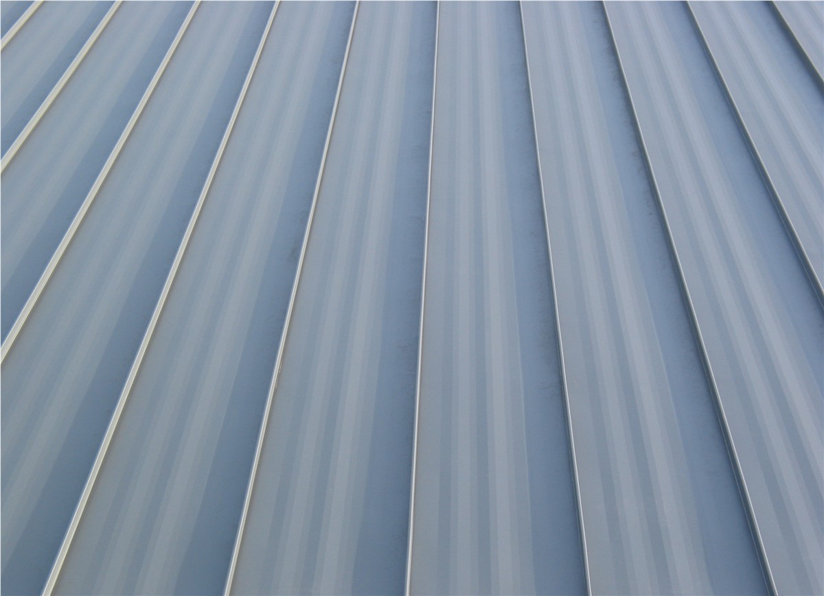 Choosing Your Roof: Standing Seam Metal vs. Shingles