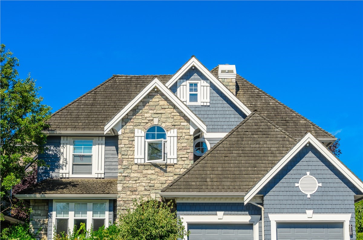 Roofing vs. Siding: Which Should I Prioritize for My Des Moines Home