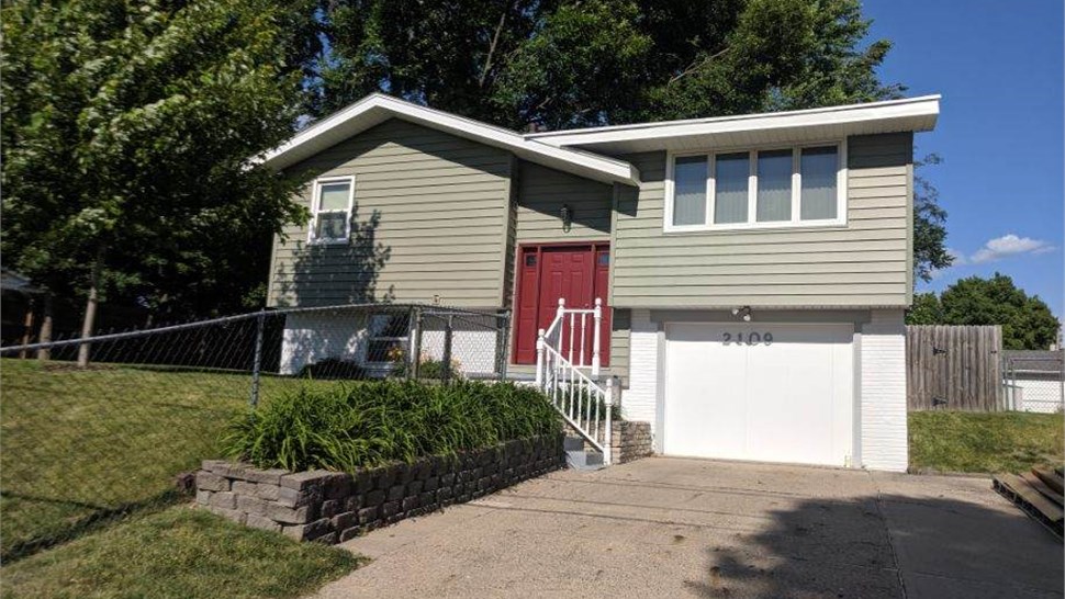Siding Project in Des Moines, IA by Midwest Construction