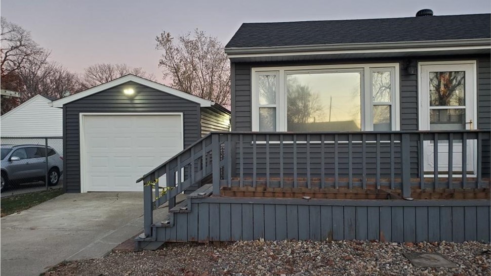 Siding Project in Newton, IA by Midwest Construction