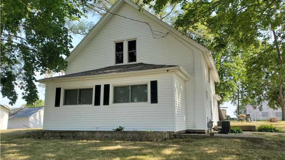 Siding Project in Runnells, IA by Midwest Construction
