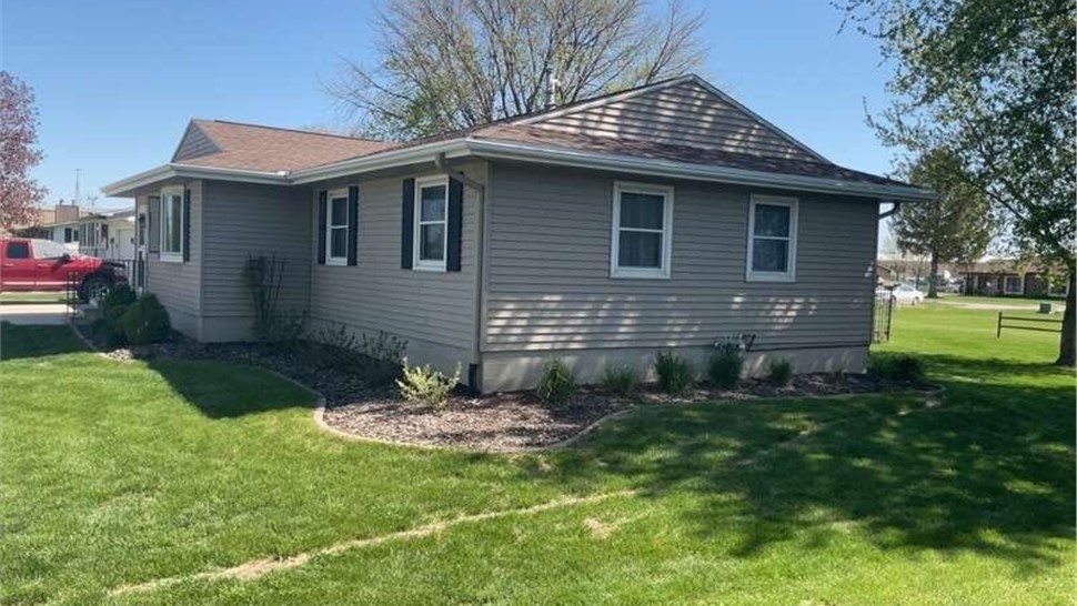 Sunrooms, Windows Project in Sheffield, IA by Midwest Construction