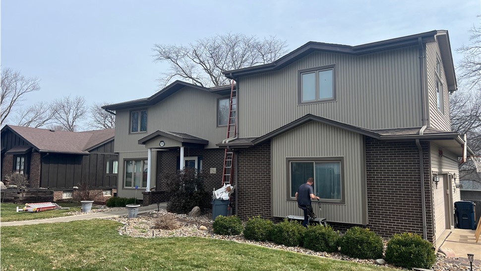 Siding Project in Urbandale, IA by Midwest Construction