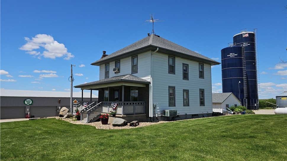 Roofing Project in Grinnell, IA by Midwest Construction