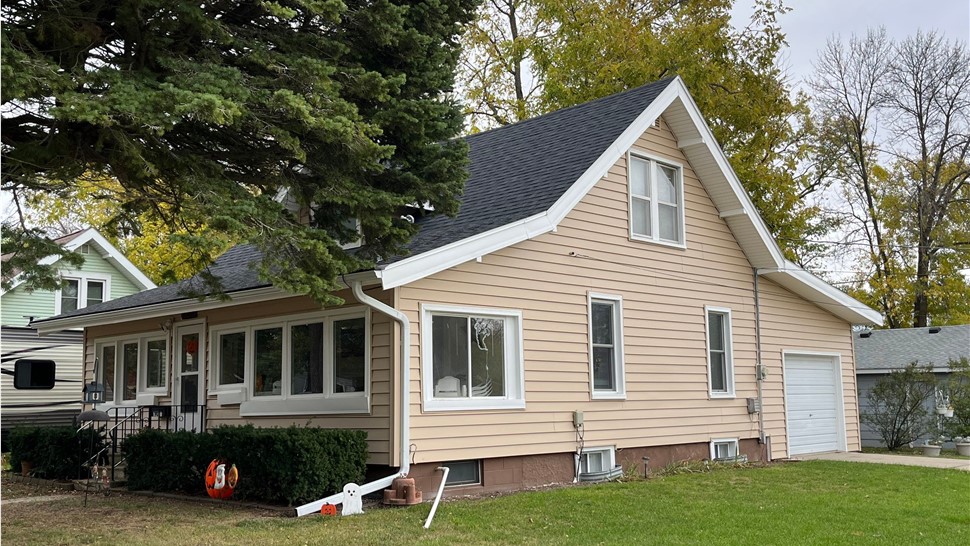 Seamless Gutters, Siding Project in Clarion, IA by Midwest Construction