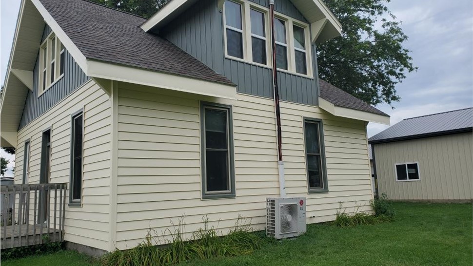 Roofing, Siding, Windows Project in New Virginia, IA by Midwest Construction