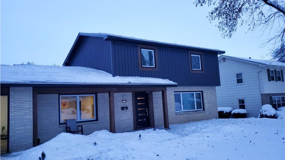 Siding Project in Windsor Heights, IA by Midwest Construction