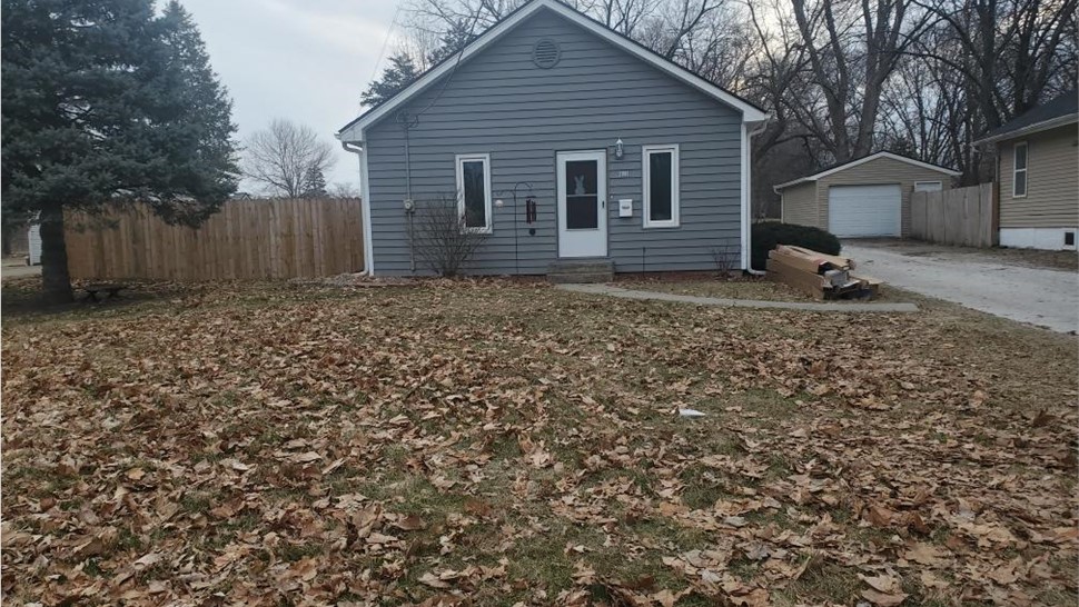 Siding Project in Des Moines, IA by Midwest Construction