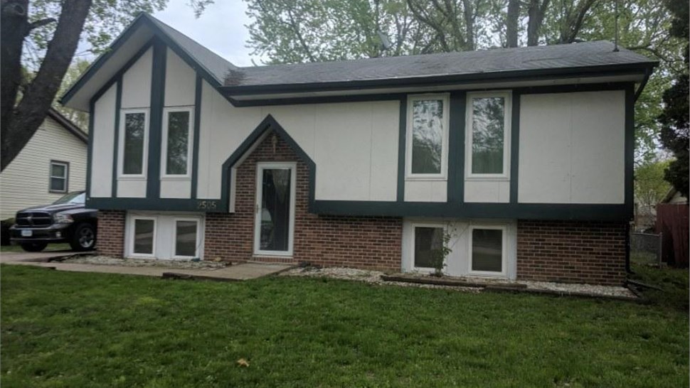 Siding Project in Des Moines, IA by Midwest Construction