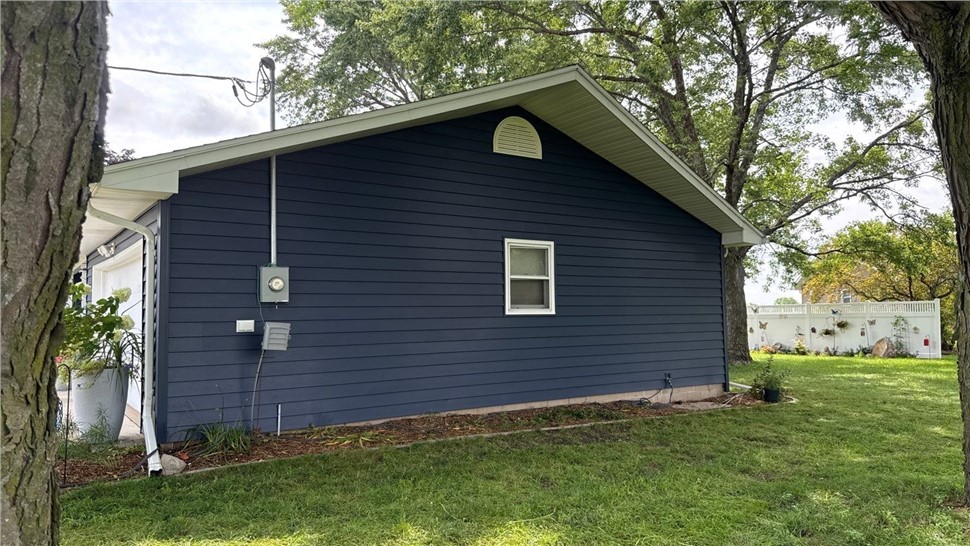 Siding, Windows Project in Waterloo, IA by Midwest Construction