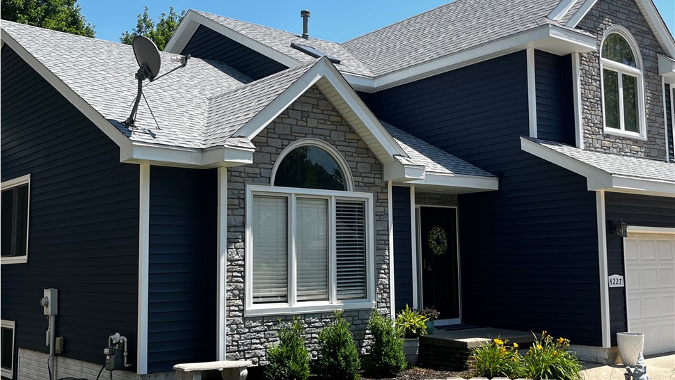 Siding Project in Urbandale, IA by Midwest Construction