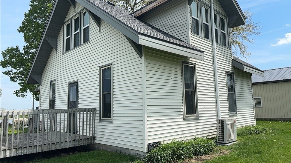 Roofing, Siding, Windows Project in New Virginia, IA by Midwest Construction