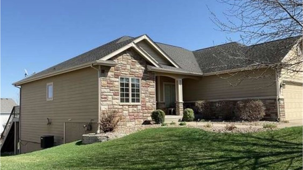 Siding Project in Urbandale, IA by Midwest Construction