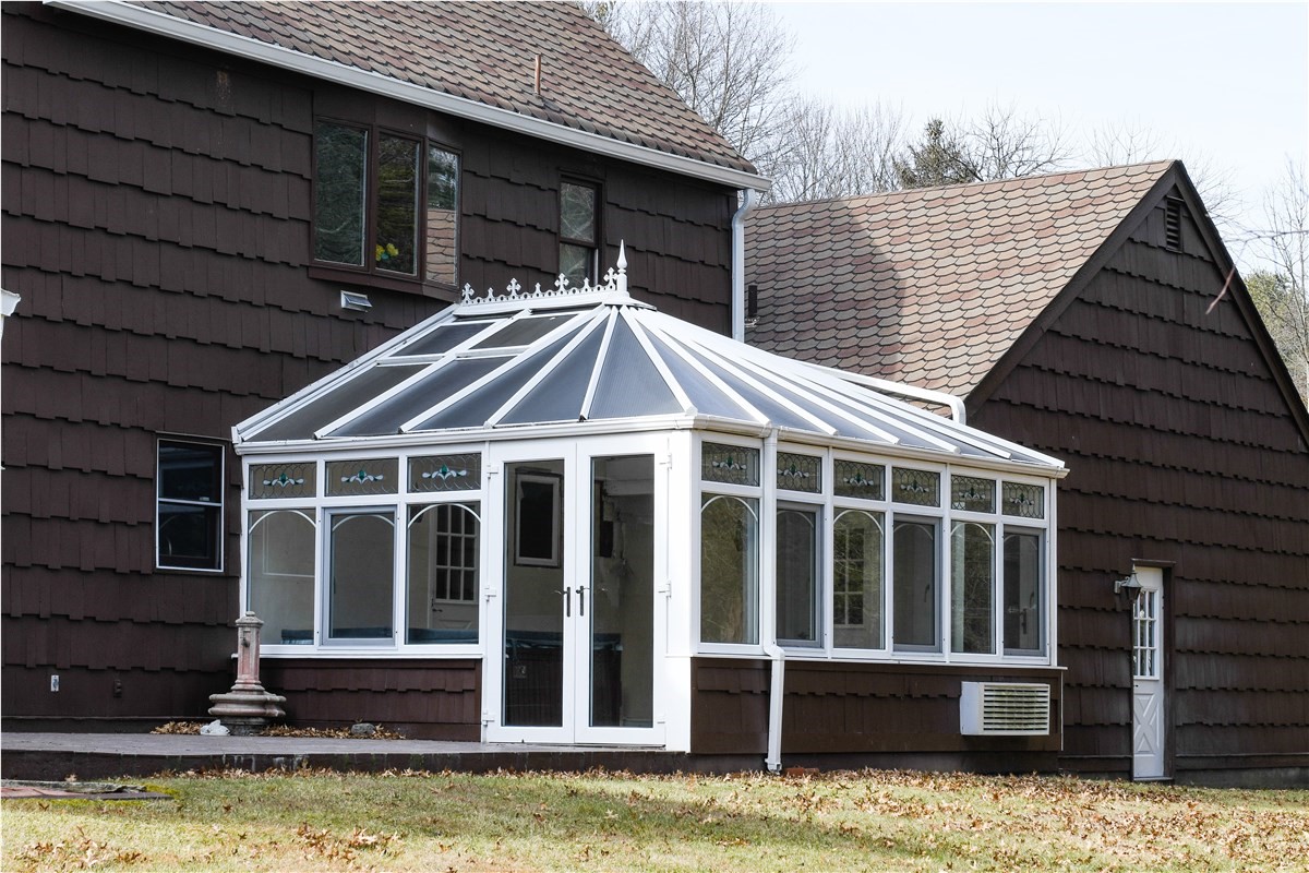 The Difference Between A Sunroom Vs A Conservatory