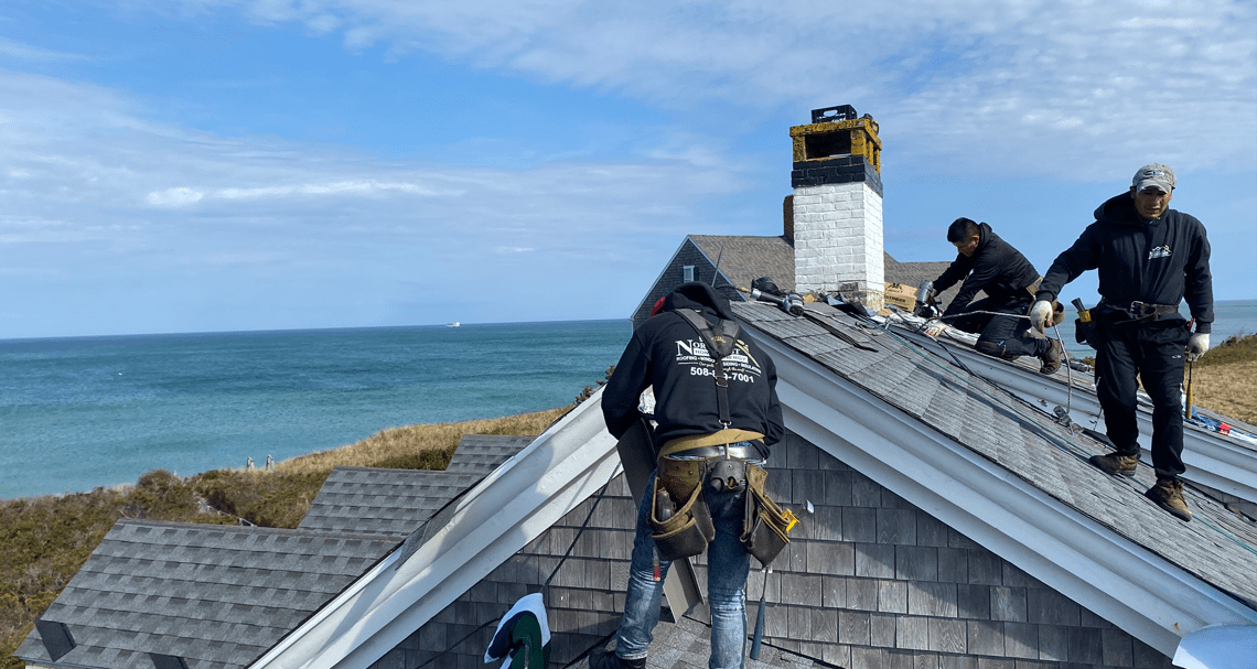 Why Should I Choose a Roofer Who Is Licensed and Insured?